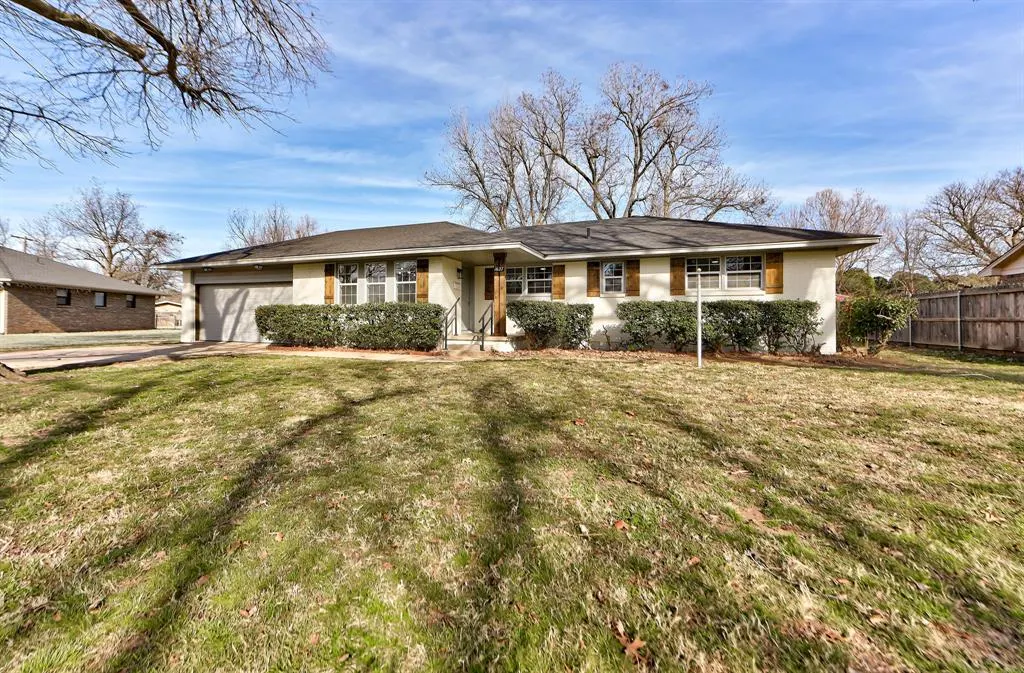 Front exterior — 1627 Cruce Street, Norman, OK 73069