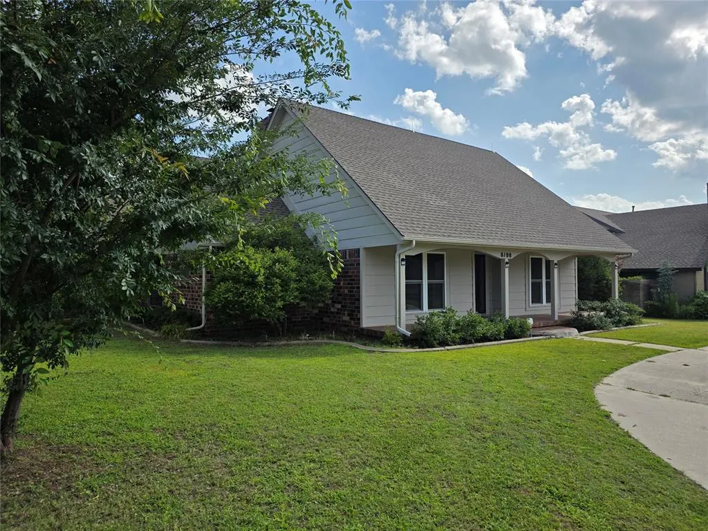 Photo 2 — 8100 N Bridgeport Lane, Bethany, OK 73008