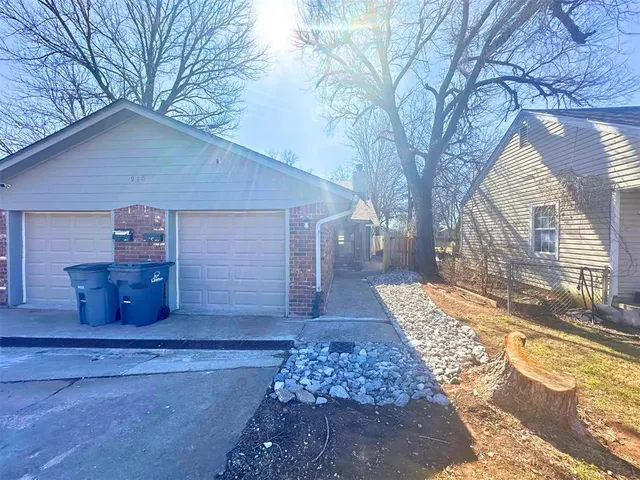 Photo 3 — 910 NW Dearborn Avenue B, Lawton, OK 73507