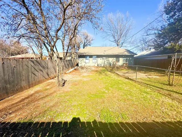 Photo 6 — 910 NW Dearborn Avenue B, Lawton, OK 73507