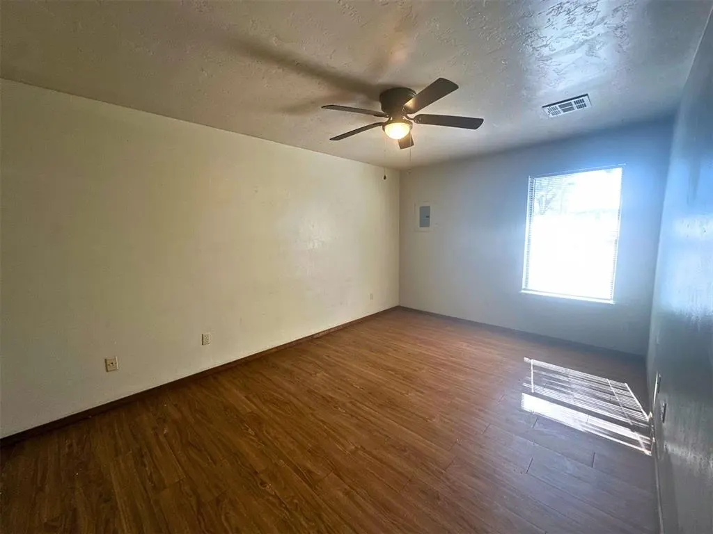 Photo 24 — 910 NW Dearborn Avenue B, Lawton, OK 73507