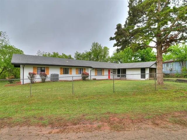 Photo 3 — 1601 W Harrison Avenue, Guthrie, OK 73044