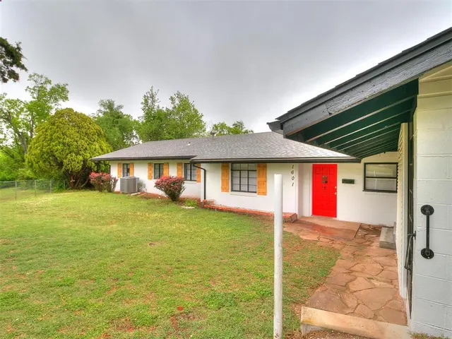 Photo 4 — 1601 W Harrison Avenue, Guthrie, OK 73044
