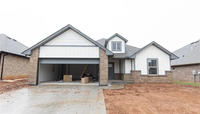 Photo 2 — 9212 NW 86th Street, Yukon, OK 73099