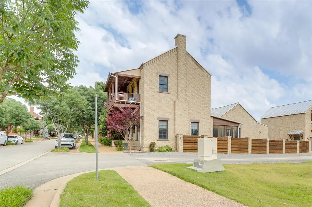 Photo 2 — 29 Park Street, Carlton Landing, OK 74432