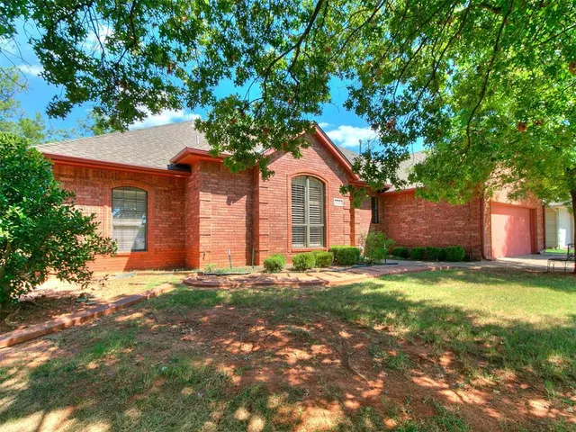 Photo 2 — 12212 Cantle Road, Oklahoma City, OK 73120