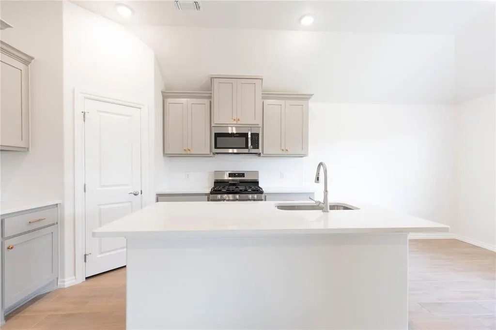 Photo 3 — 10333 SW 56th Street, Mustang, OK 73064