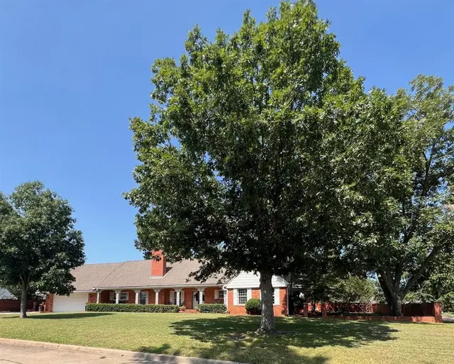 Photo 4 — 210 E Cammack Street, Shawnee, OK 74804