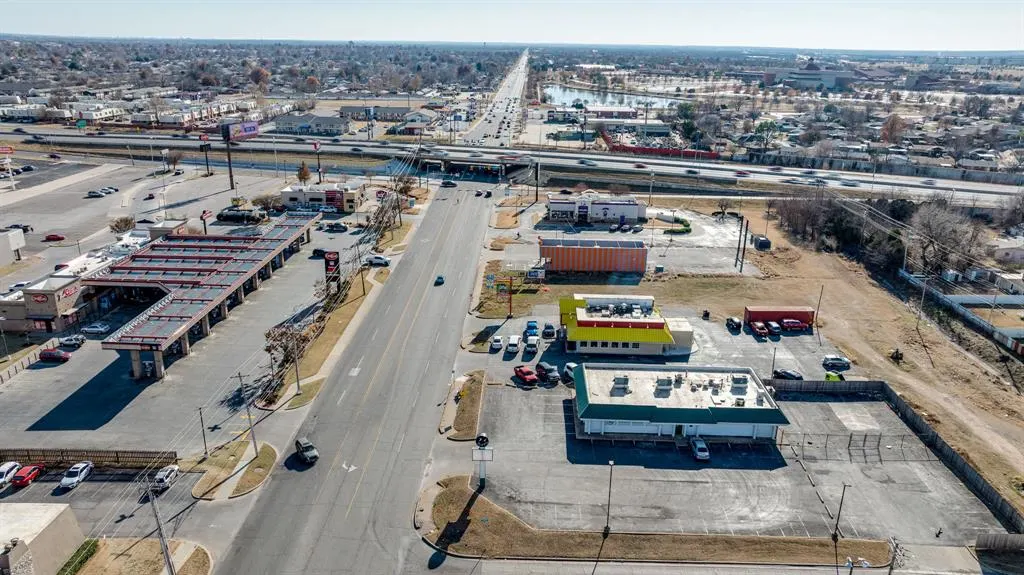 Photo 10 — 6939 S May Avenue, Oklahoma City, OK 73159