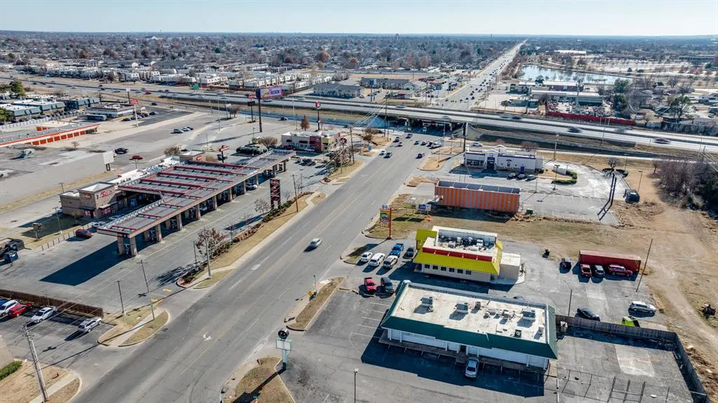 Photo 11 — 6939 S May Avenue, Oklahoma City, OK 73159