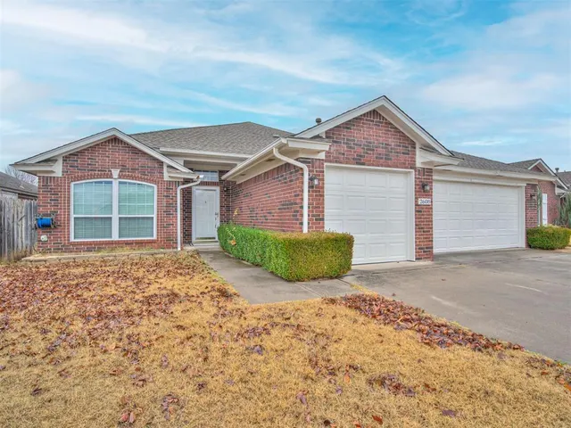 Photo 2 — 2608 Southern Hills Drive, Moore, OK 73160