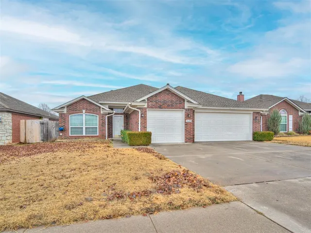 Photo 4 — 2608 Southern Hills Drive, Moore, OK 73160