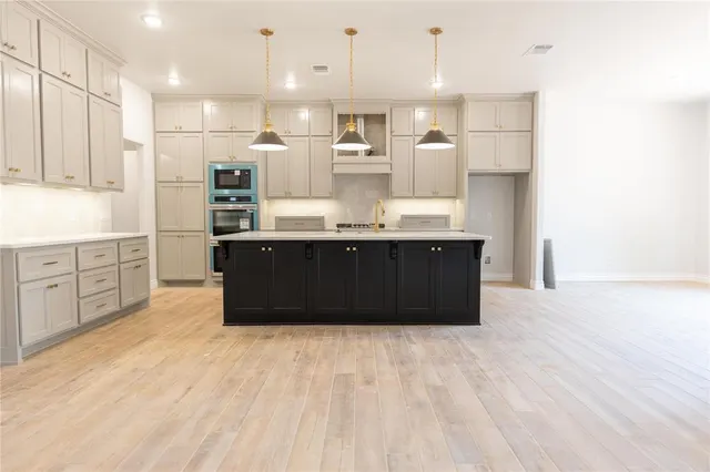 Photo 3 — 3305 Broadmoore Drive, Moore, OK 73160