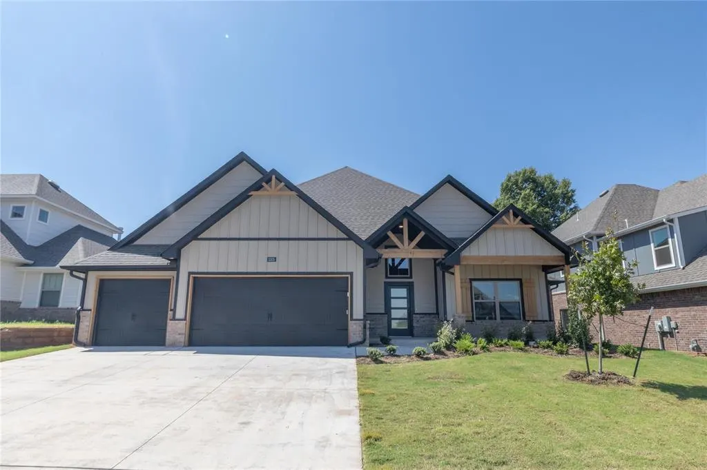 Photo 2 — 3305 Broadmoore Drive, Moore, OK 73160
