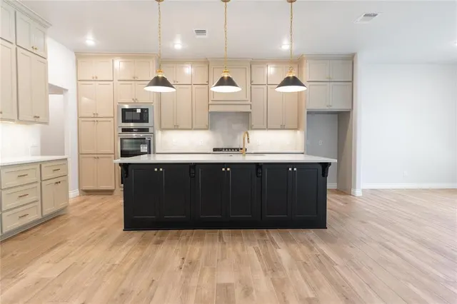 Photo 3 — 3305 Broadmoore Drive, Moore, OK 73160
