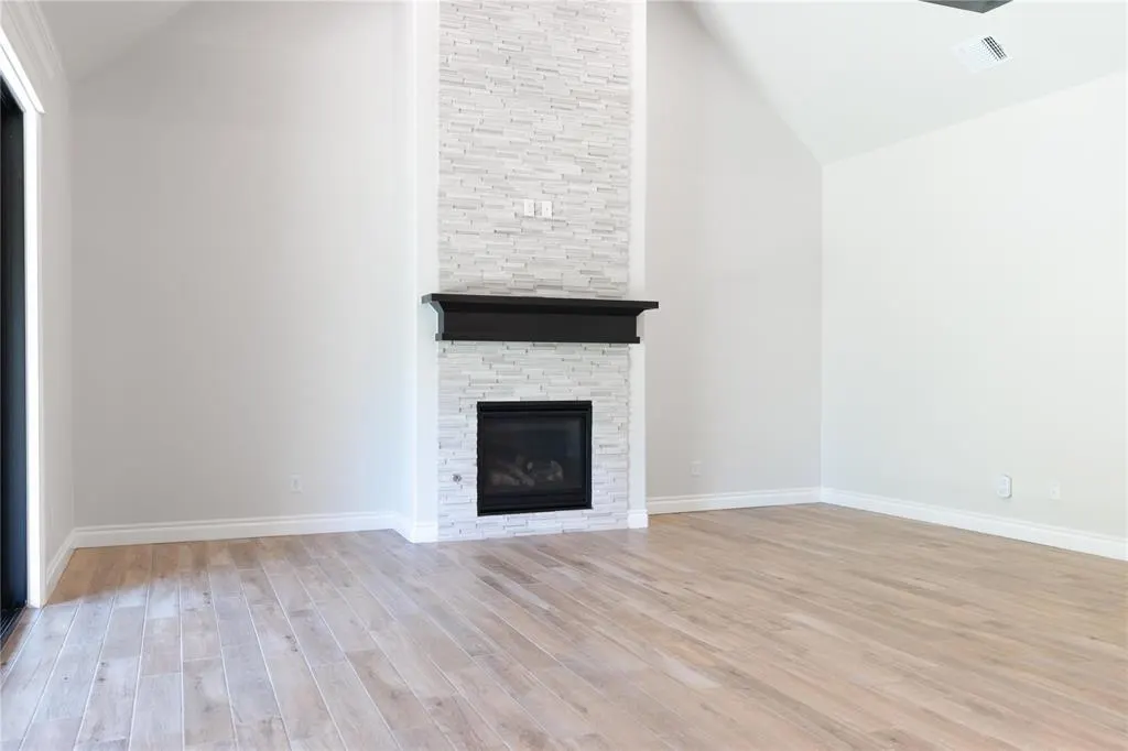 Photo 10 — 3305 Broadmoore Drive, Moore, OK 73160