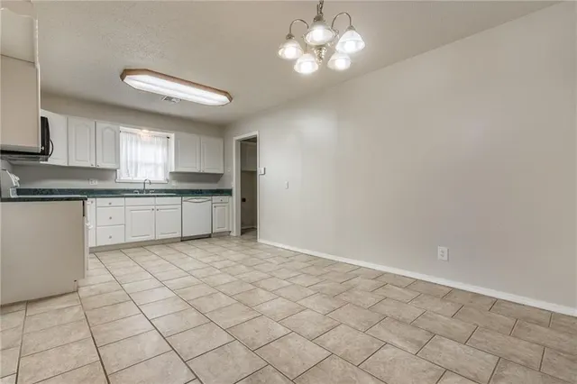 Photo 3 — 9 Shirley Lane, Edmond, OK 73003