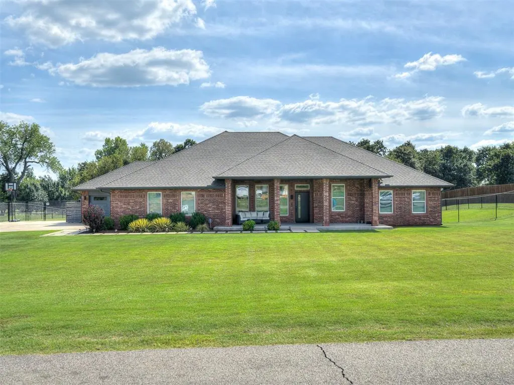 Photo 2 — 200 Meadow Lark Lane, Blanchard, OK 73010