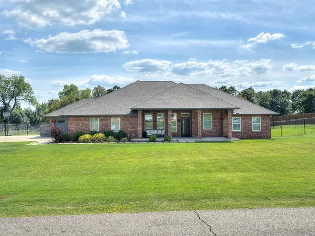Photo 2 — 200 Meadow Lark Lane, Blanchard, OK 73010