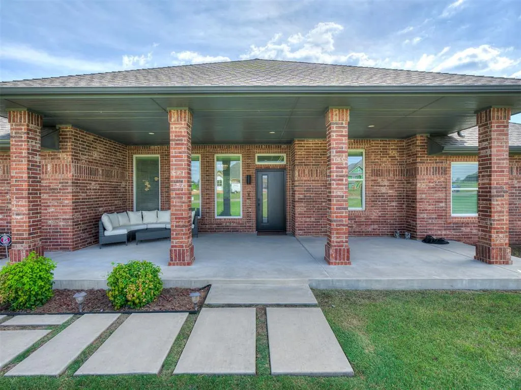 Photo 4 — 200 Meadow Lark Lane, Blanchard, OK 73010