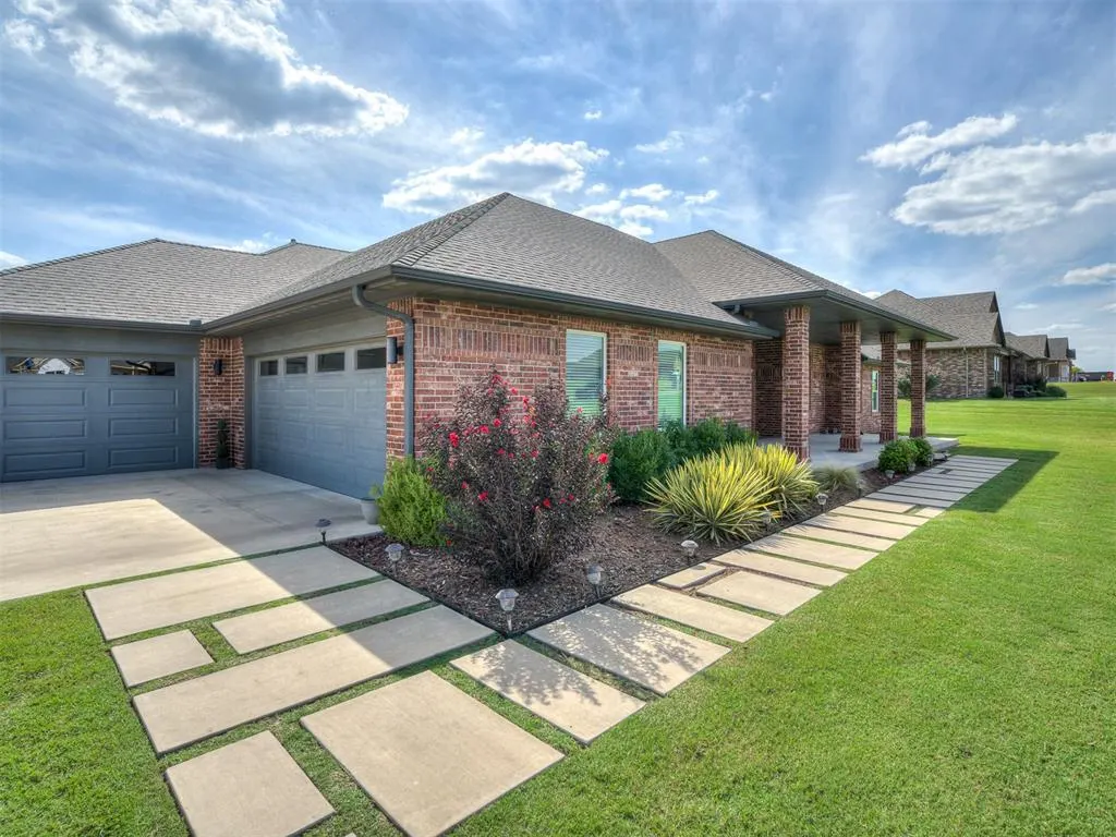 Photo 5 — 200 Meadow Lark Lane, Blanchard, OK 73010