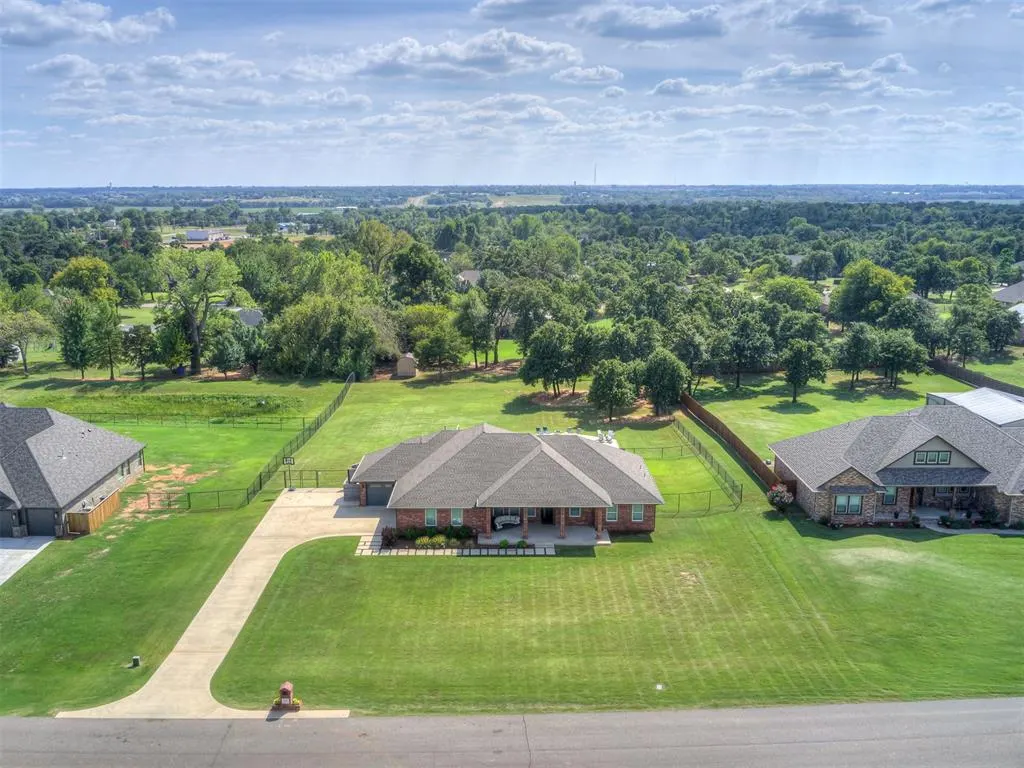 Front exterior — 200 Meadow Lark Lane, Blanchard, OK 73010