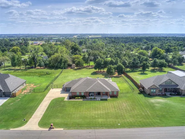 Front exterior — 200 Meadow Lark Lane, Blanchard, OK 73010