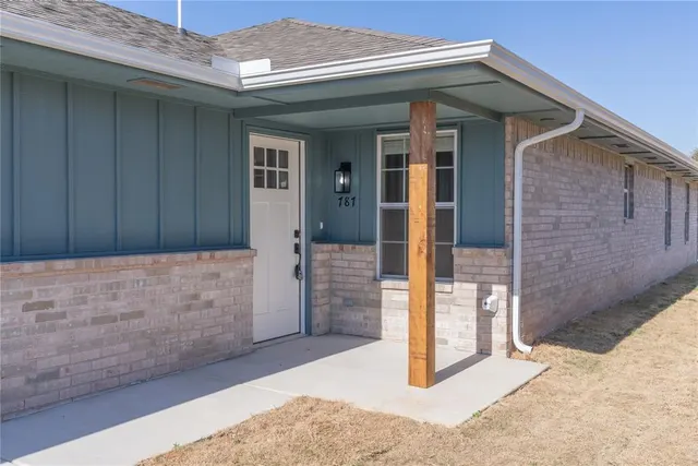 Photo 2 — 787 NE 4th Street, Newcastle, OK 73065