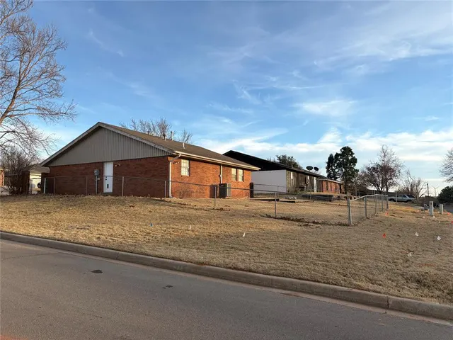 Photo 2 — 153 Tobi Avenue, Weatherford, OK 73096