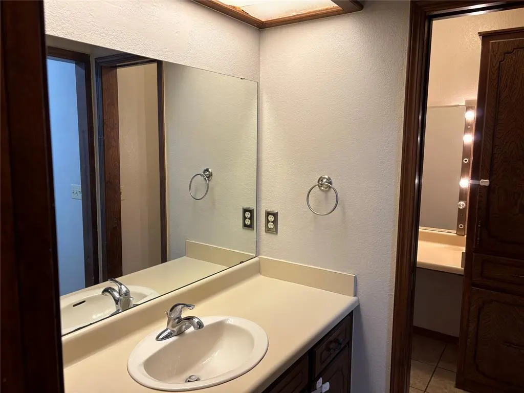 Photo 8 — 153 Tobi Avenue, Weatherford, OK 73096