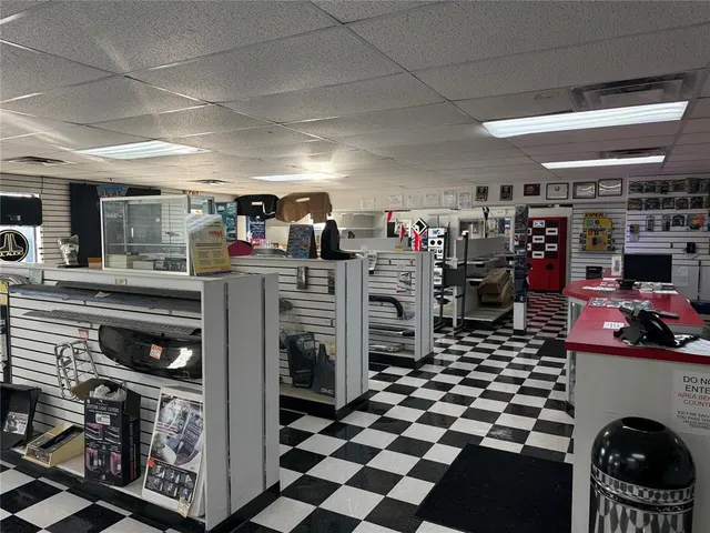 Photo 2 — 1704 N Harrison Street, Shawnee, OK 74804