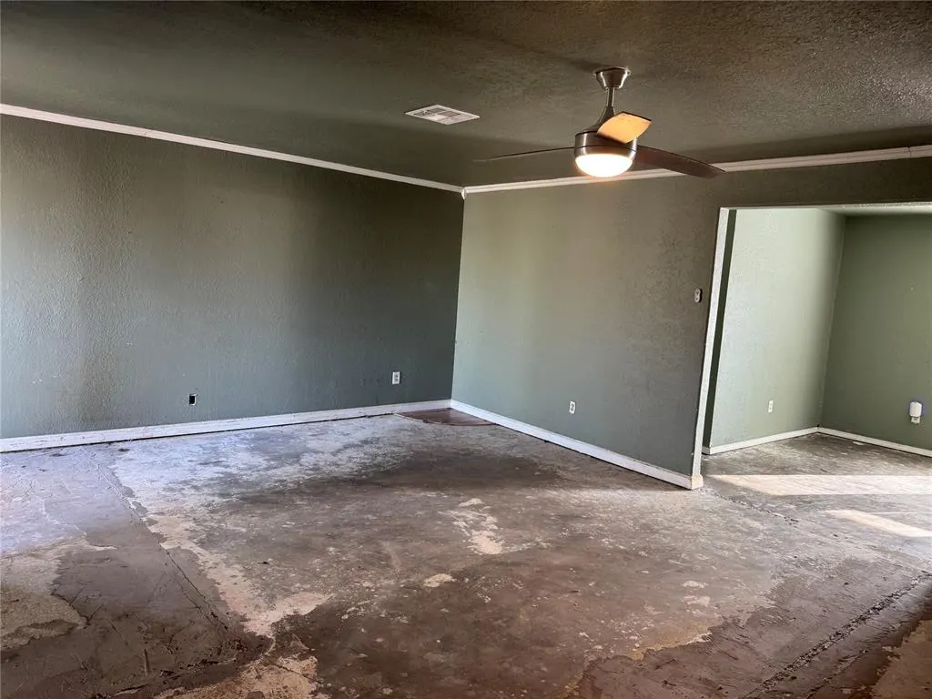 Photo 4 — 128 SW 6th Street, Moore, OK 73160