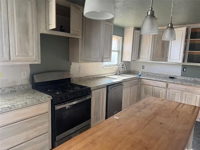 Photo 8 — 128 SW 6th Street, Moore, OK 73160