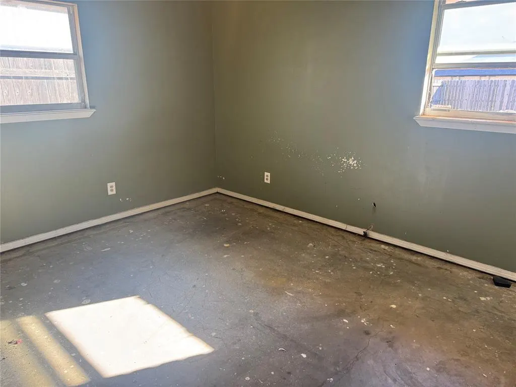 Photo 12 — 128 SW 6th Street, Moore, OK 73160