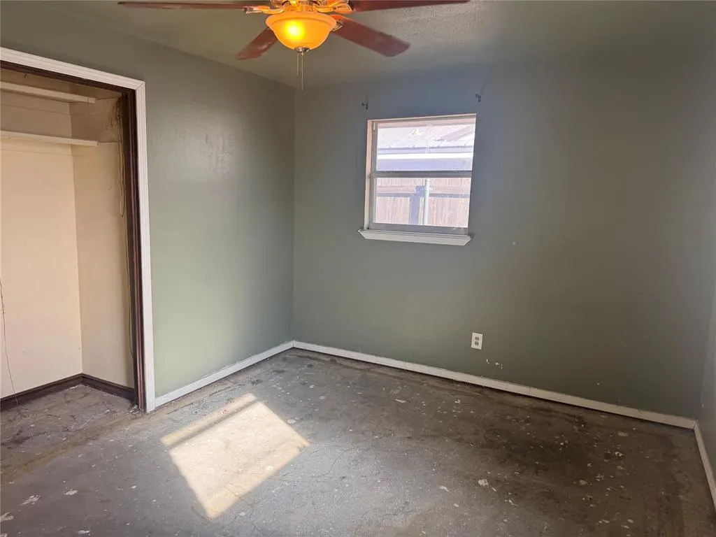 Photo 14 — 128 SW 6th Street, Moore, OK 73160
