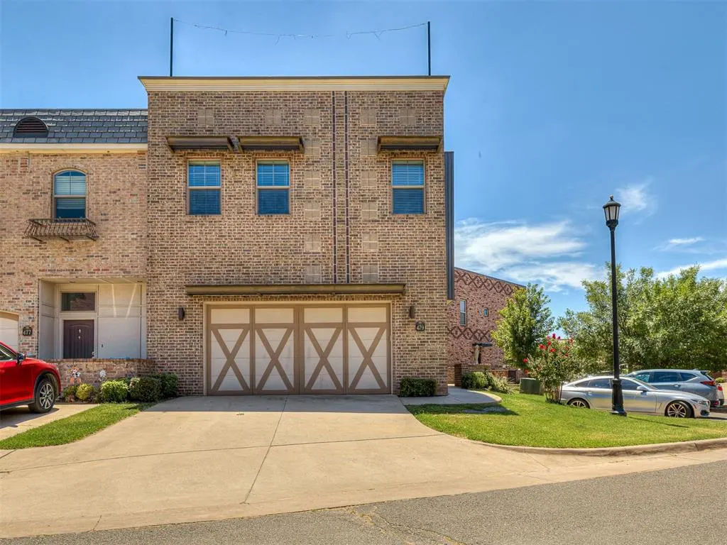 Photo 2 — 479 S Fretz Avenue, Edmond, OK 73003