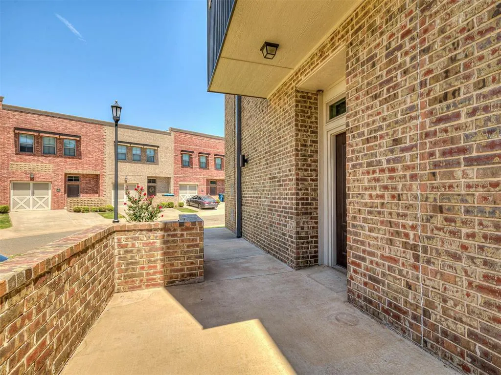 Photo 3 — 479 S Fretz Avenue, Edmond, OK 73003
