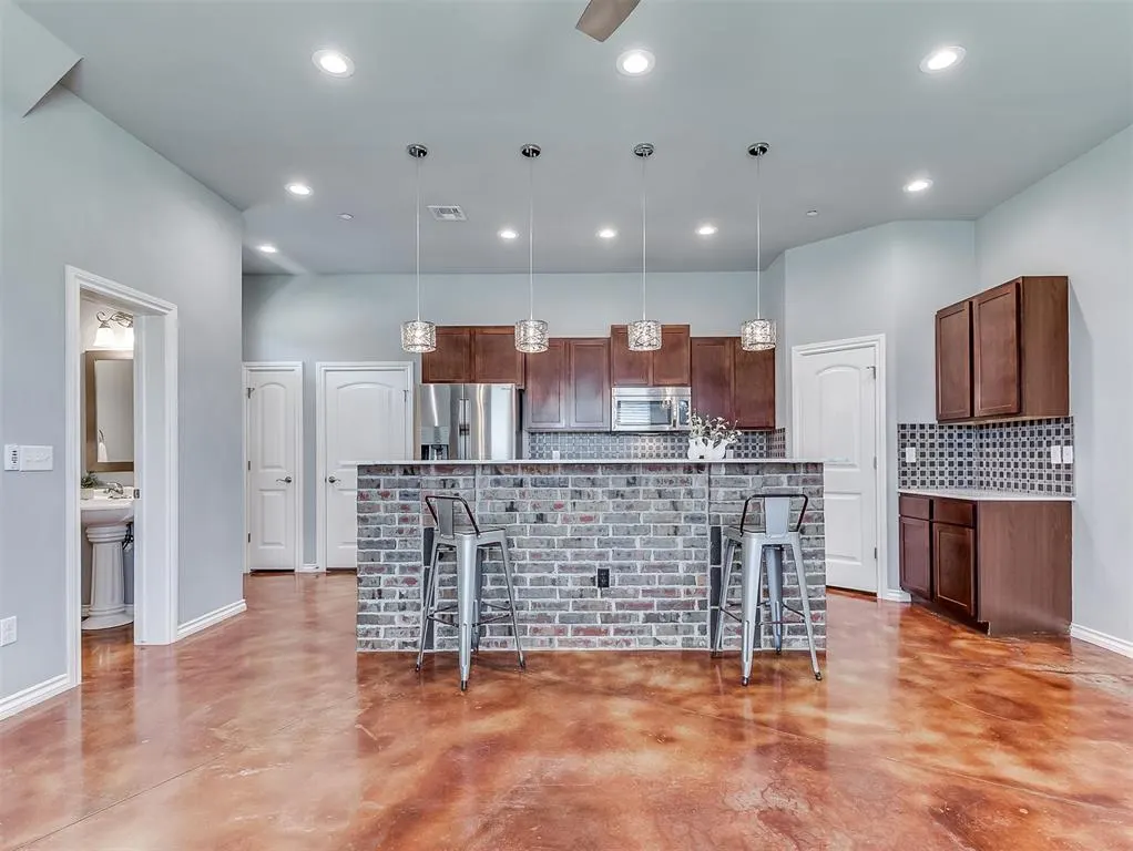 Photo 7 — 479 S Fretz Avenue, Edmond, OK 73003