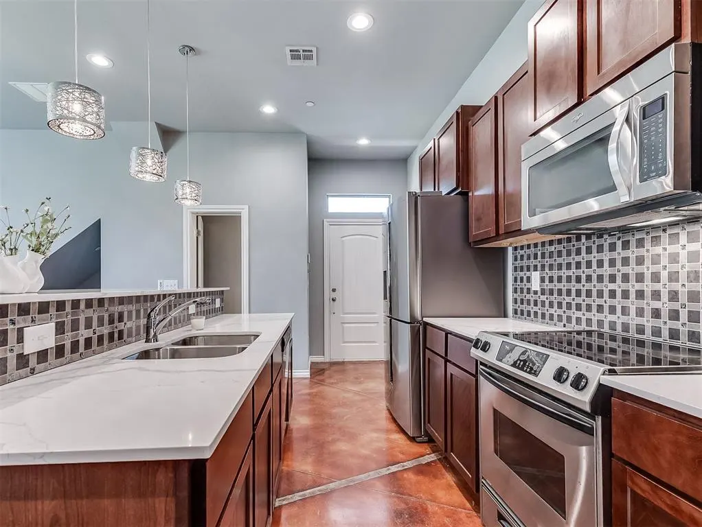 Photo 9 — 479 S Fretz Avenue, Edmond, OK 73003