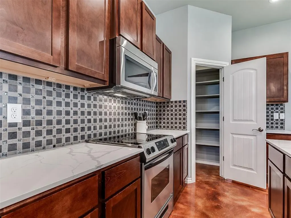Photo 11 — 479 S Fretz Avenue, Edmond, OK 73003