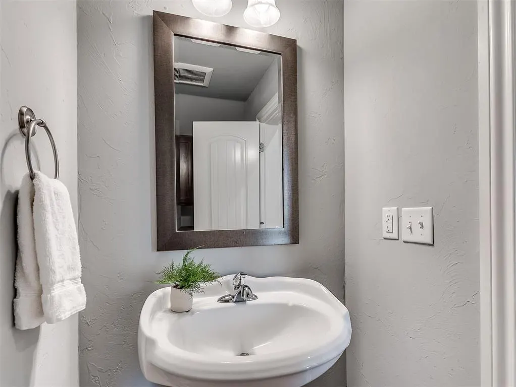 Photo 13 — 479 S Fretz Avenue, Edmond, OK 73003