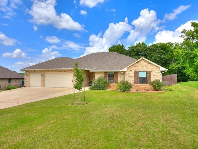 Photo 2 — 9542 Pastoral Drive, Guthrie, OK 73044