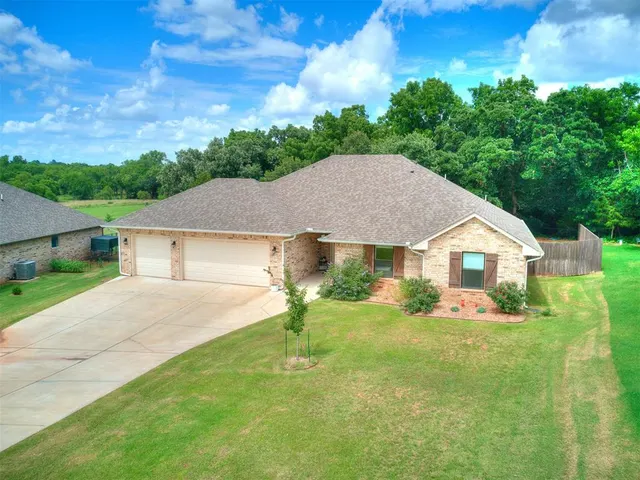 Photo 3 — 9542 Pastoral Drive, Guthrie, OK 73044