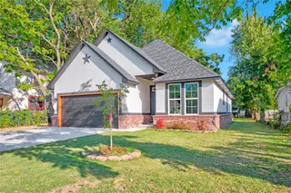 Sold home at 607 SW 31 Street
