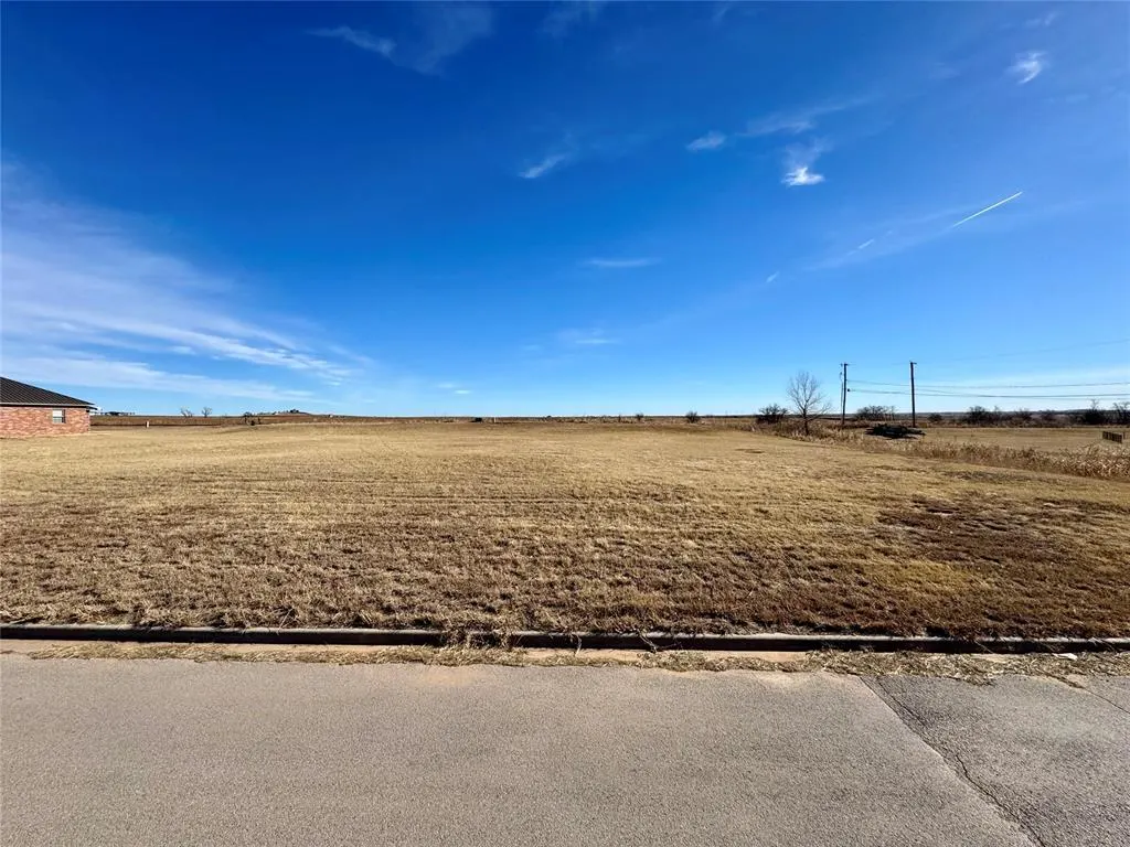 Photo 2 — 1006 Johnny Klaassen Drive, Hydro, OK 73048