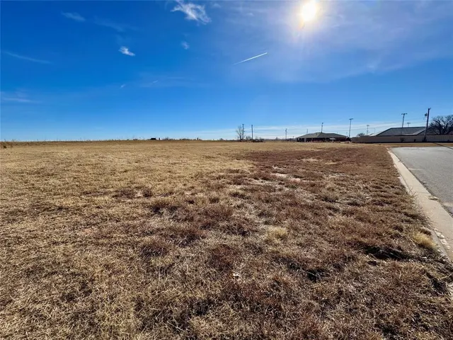 Photo 4 — 1006 Johnny Klaassen Drive, Hydro, OK 73048