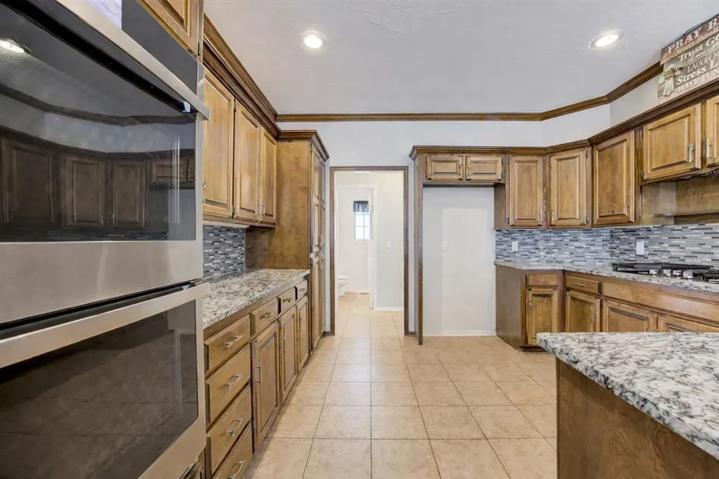 Photo 14 — 1401 Brixton Court, Edmond, OK 73034