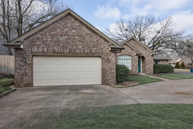 Photo 2 — 1401 Brixton Court, Edmond, OK 73034