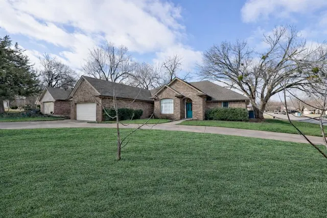 Photo 3 — 1401 Brixton Court, Edmond, OK 73034