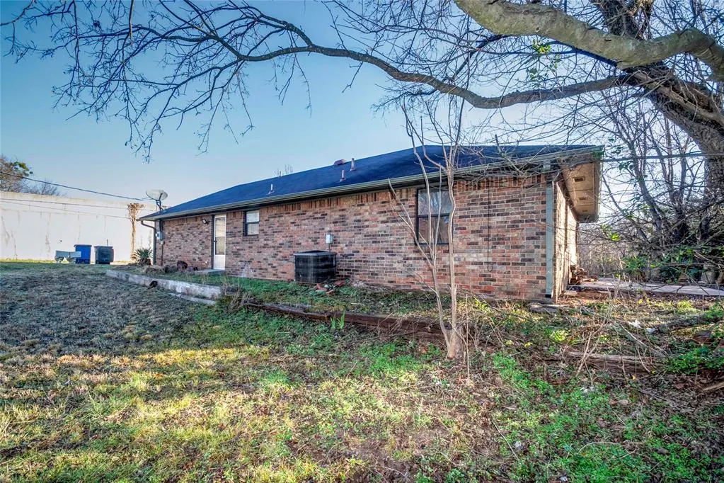 Photo 2 — 223 E 9th Street, Chandler, OK 74834